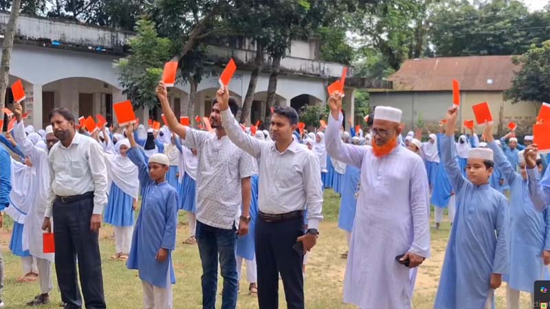 দুর্গাপুরে বাল্যবিয়ে-মাদককে লাল কার্ড দেখাল শিক্ষার্থীরা